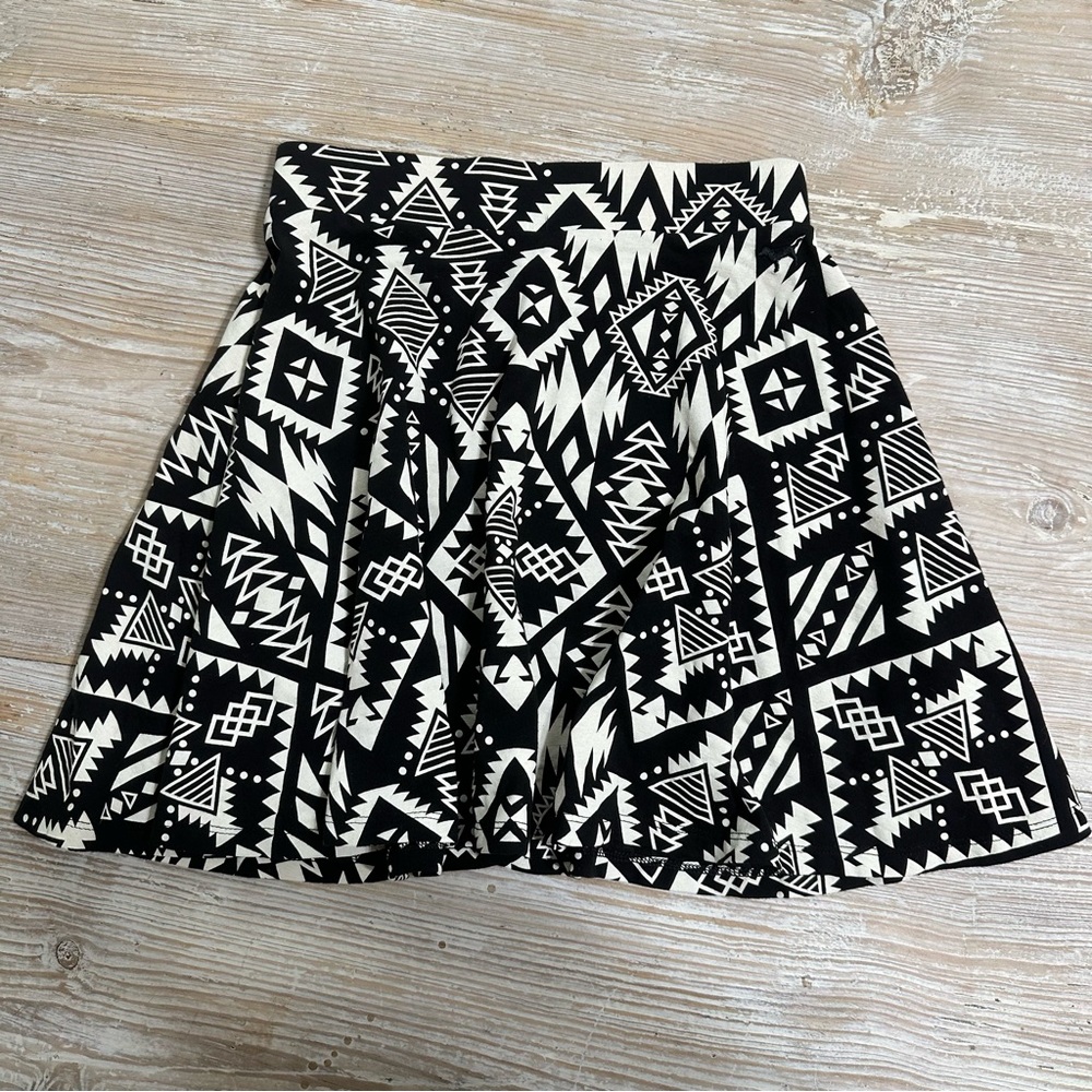 PINK Victoria’s Secret Aztec Print Mini Skater Skirt Sz XS NWT Tribal Stretch